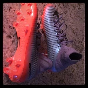 size 3.5 nike mercurial youth cleats new